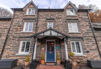 Glyntwrog House has Balcony rooms