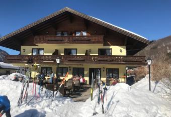 DEVA Hotel-Restaurant Fischerwirt inklusive Chiemgau Card has Balcony rooms