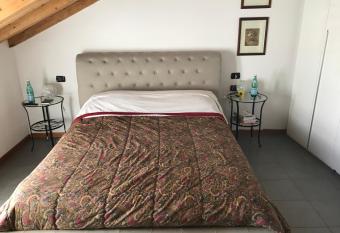 Private Room in Apartment Giussano has Balcony rooms