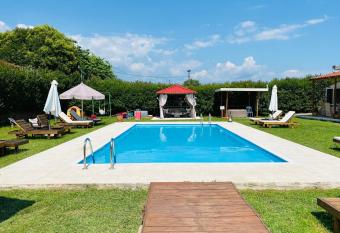 THE MANSION OF DIONISOS AND DIMITRAS has Balcony rooms