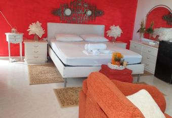 Roulas Cozy Apartments has Balcony rooms