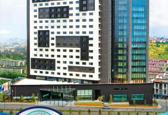 Ramada Plaza By Wyndham Istanbul Tekstilkent has Smoking rooms