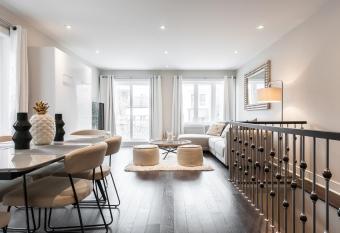 Parc Avenue Lofts has rooms with a private hot tub