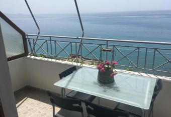 Antonio Rooms allows 18 year olds to book a room