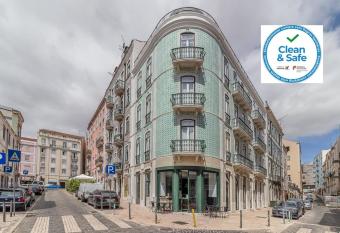 Be Lisbon Hostel Intendente has Balcony rooms