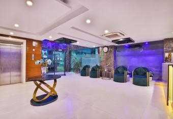 Hotel Uppal International  NEW DELHI  allows 18 year olds to book a room