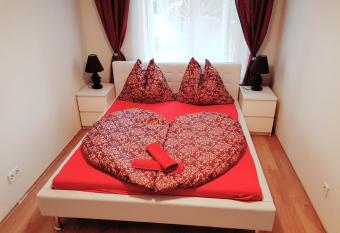 Tom Apartmans1 has Balcony rooms