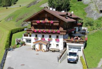 Apartmenthaus Innerkratzerhof has Balcony rooms
