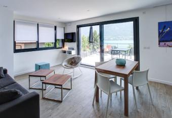 Cote Ouest allows 18 year olds to book a room