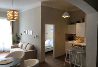 F  t  r Apartmanh  z Szentendre allows 18 year olds to book a room