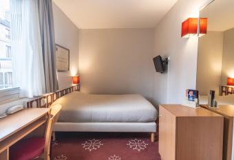 Hotel Ours Blanc - Place Victor Hugo allows 18 year olds to book a room