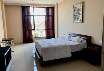 OYO Flagship 90966 Moreno Homestay allows 18 year olds to book a room