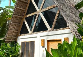 Bermuda Triangle Bungalows has Balcony rooms