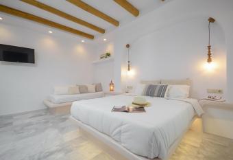 Asterias Studios has Balcony rooms