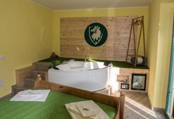 Helvetia Bed & Breakfast has Balcony rooms