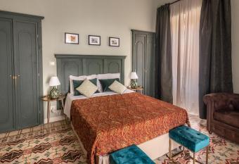 Donna Maddalena has Balcony rooms