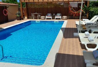 Domus Graciosa allows 18 year olds to book a room