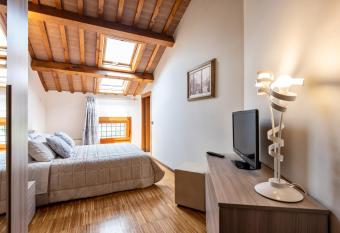 Alloggi The Towers allows 18 year olds to book a room