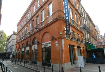 Hotel Ours Blanc - Centre allows 18 year olds to book a room