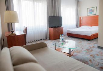 Hotel W    kniarz has rooms with a private hot tub