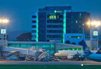 Holiday Inn Guayaquil Airport, an IHG Hotel allows 18 year olds to book a room