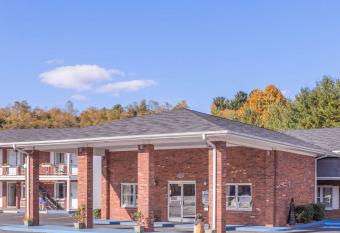 Days Inn by Wyndham Jefferson allows 18 year olds to book a room