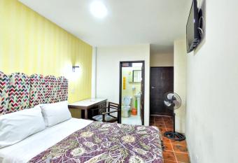 Hotel Flamingos allows 18 year olds to book a room