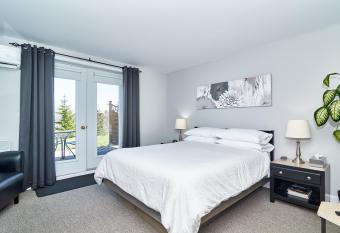 Auberge Aux Deux P  res allows 18 year olds to book a room