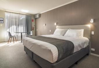 Argosy Motor Inn has Balcony rooms