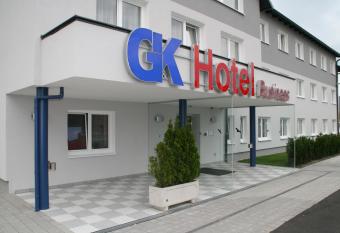 G&K Hotel allows 18 year olds to book a room