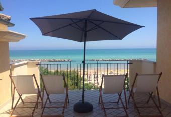 Hotel Capital has Balcony rooms