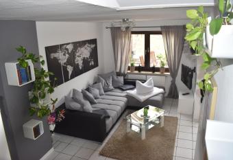 FeWo Weber allows 18 year olds to book a room