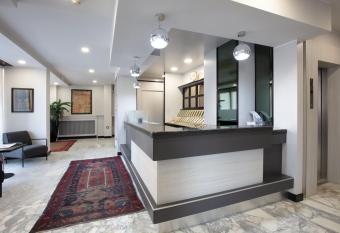 Hotel Esperia allows 18 year olds to book a room