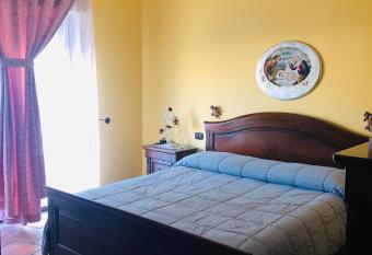 Casa Vacanza Antonella has rooms with a private hot tub