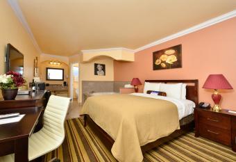 Inn by the sfo has rooms with a private hot tub