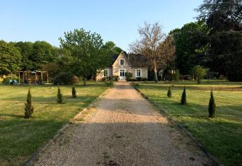 Le Clos de la Commanderie has Balcony rooms