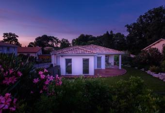 Studio Nathalie et Sebastien has Balcony rooms