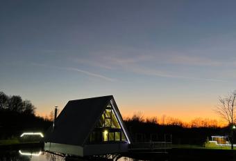 Resavsko Etno Selo has rooms with a private hot tub