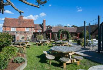 The Huntsman of Brockenhurst allows 18 year olds to book a room