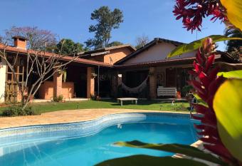 Refugio de Paz allows 18 year olds to book a room