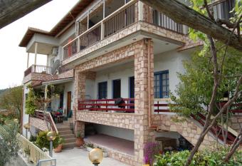 Guesthouse Zografia has Balcony rooms