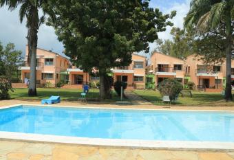 Makwetu Villas allows 18 year olds to book a room