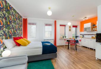 Sleepway Apartments - Exotic Dream allows 18 year olds to book a room