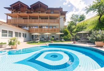 Wanderhotel Teiserhof has Balcony rooms