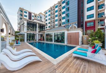 Dahla Hotel SHA Plus Certified has Balcony rooms