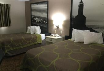 Super 8 by Wyndham Indianapolis/Emerson Ave allows 18 year olds to book a room