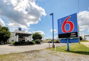 Motel 6 Philadelphia - King Of Prussia has Smoking rooms