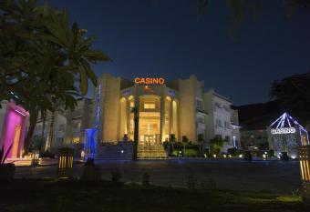 Taba Sands Hotel & Casino - Adult Only allows 18 year olds to book a room