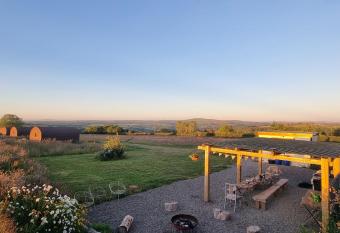 Celaeron Glamping has Balcony rooms