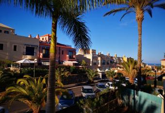 Beautiful Apartment allows 18 year olds to book a room